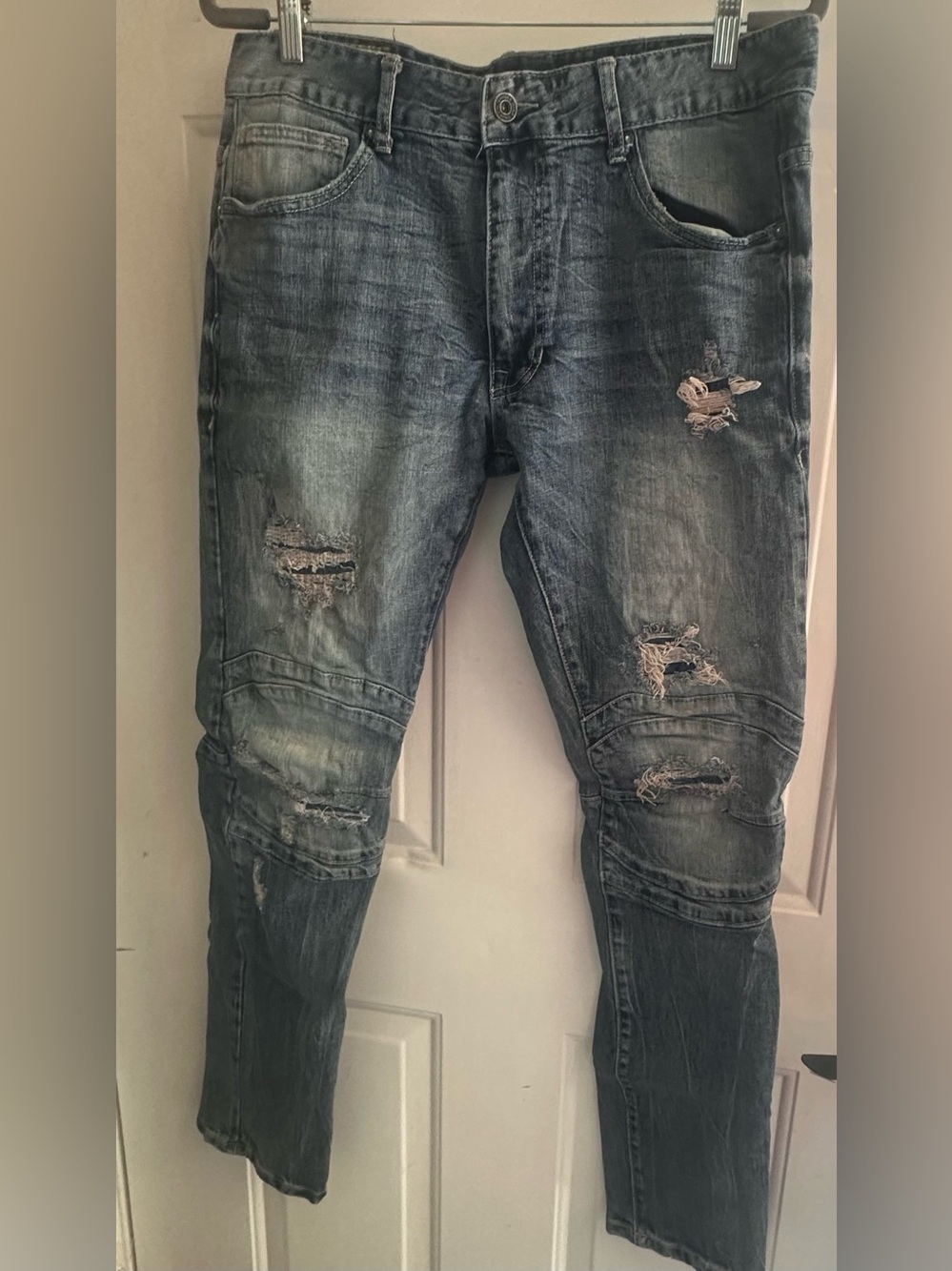 Men's Distressed Blue Denim Jeans - Stylish Ripped Design
